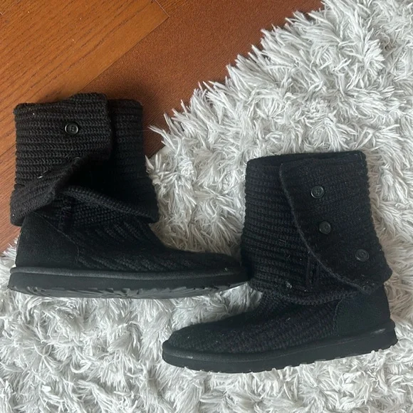 Black UGG size 6 women’s knitted with buttons - Picture 1 of 4